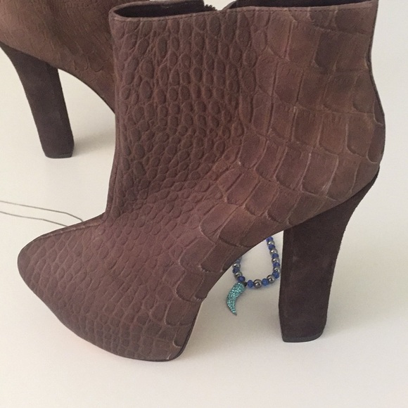 Report Signature Shoes - Report Signature NWOT Brown BrazilianLeather Heels